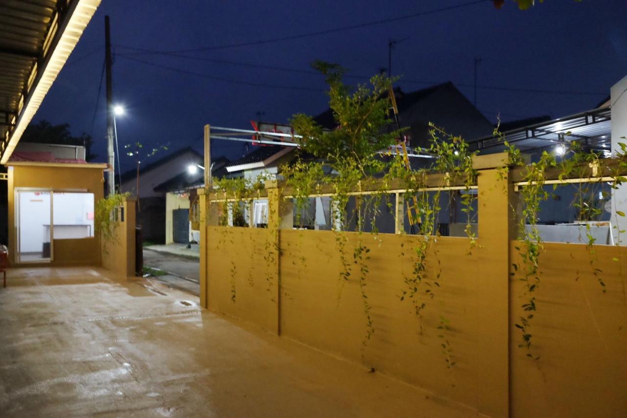 Hotel Reddoorz Syariah Near Exit Tol Pemalang Comal 2 Esterno foto