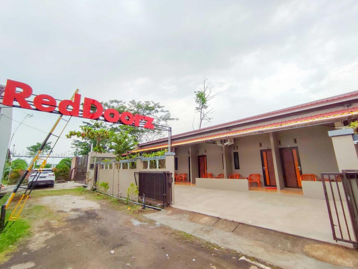 Hotel Reddoorz Syariah Near Exit Tol Pemalang Comal 2 Esterno foto