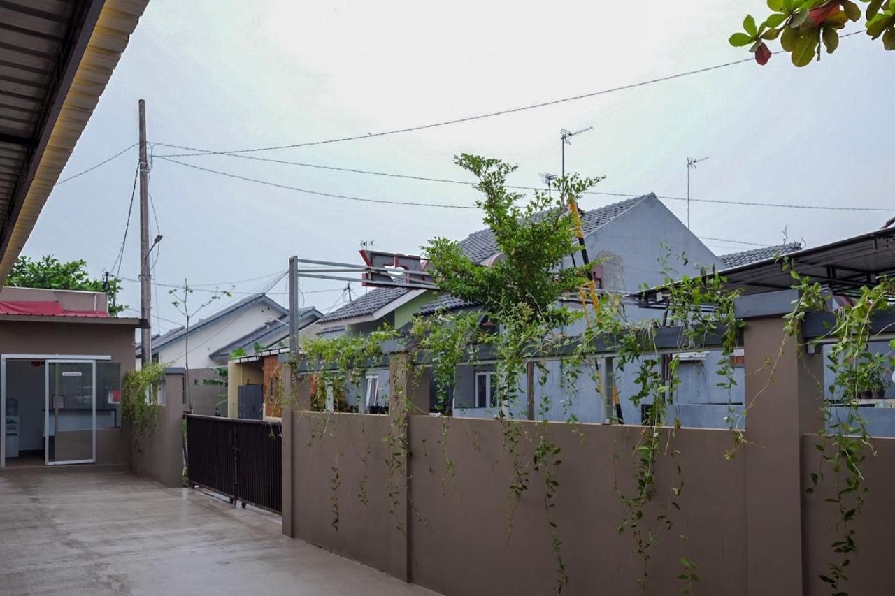 Hotel Reddoorz Syariah Near Exit Tol Pemalang Comal 2 Esterno foto